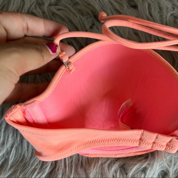 Victoria’s Secret Coral Halter Style Swimsuit Top 36C - Picture 8 of 13